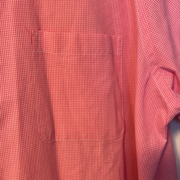 Men’s Pink Croft & Barrow Short-Sleeve Button Down - Picture 2 of 8